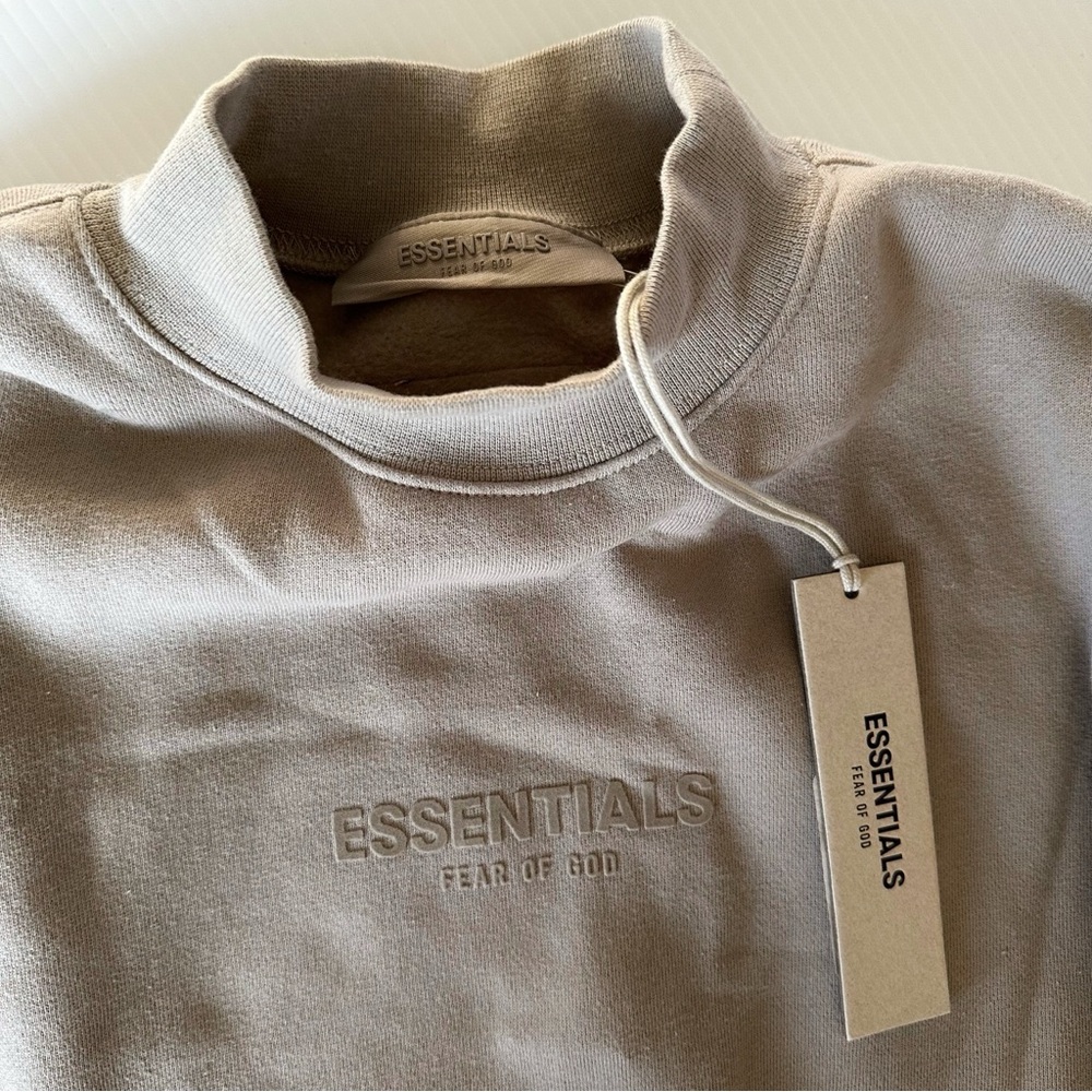 Fear of God Essentials Relaxed Sweatshirt - Picture 2 of 3
